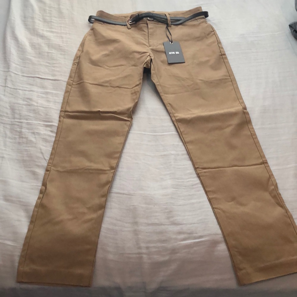 NWT pair of ankle cropped pants